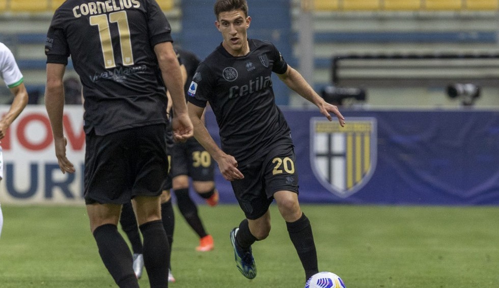 A generic square placeholder image with rounded corners in a figure.