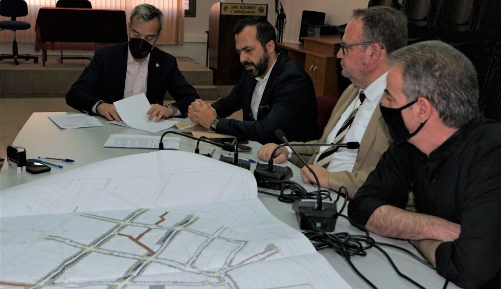 A generic square placeholder image with rounded corners in a figure.