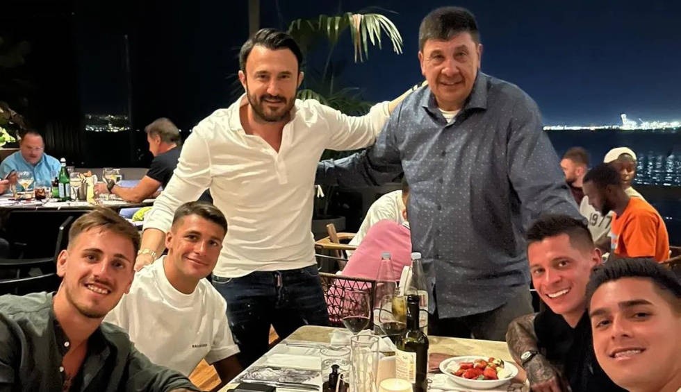 A generic square placeholder image with rounded corners in a figure.