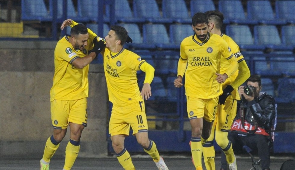 A generic square placeholder image with rounded corners in a figure.