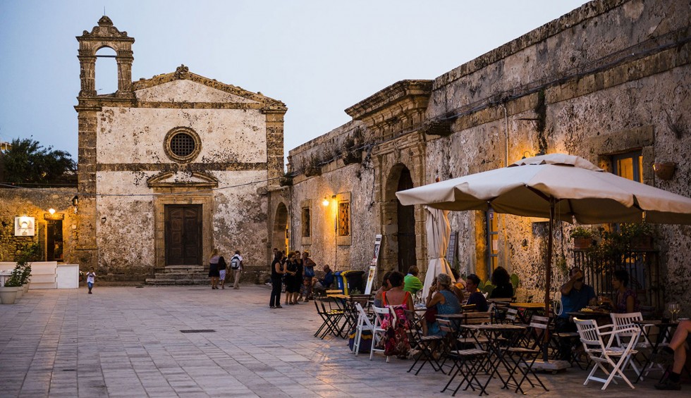 A generic square placeholder image with rounded corners in a figure.