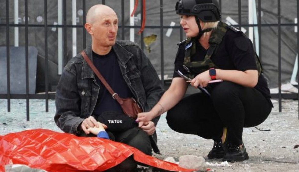 A generic square placeholder image with rounded corners in a figure.