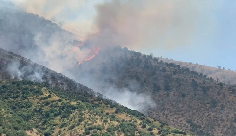 A generic square placeholder image with rounded corners in a figure.