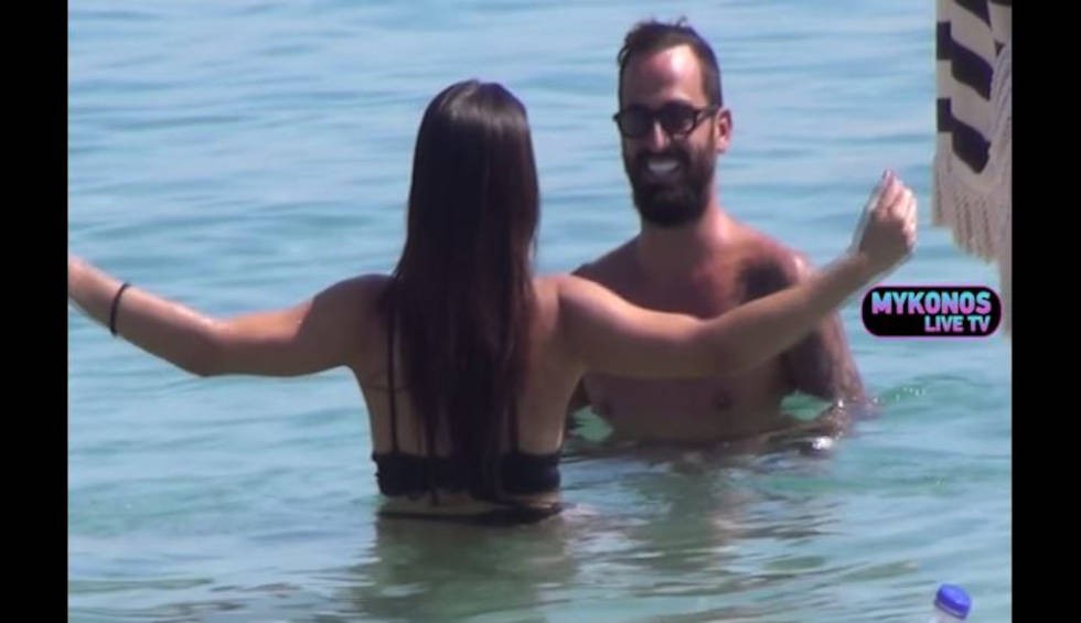 A generic square placeholder image with rounded corners in a figure.