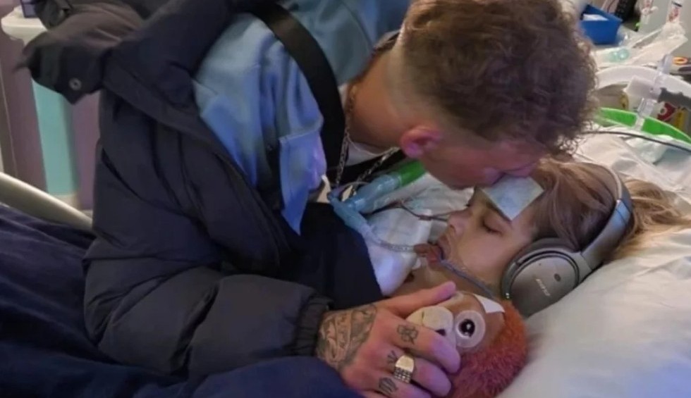 A generic square placeholder image with rounded corners in a figure.