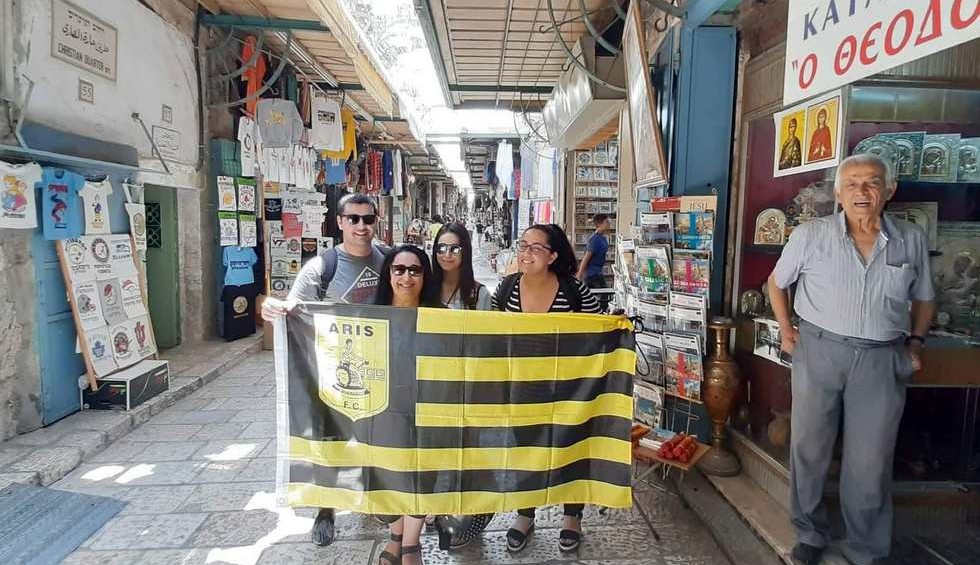 A generic square placeholder image with rounded corners in a figure.