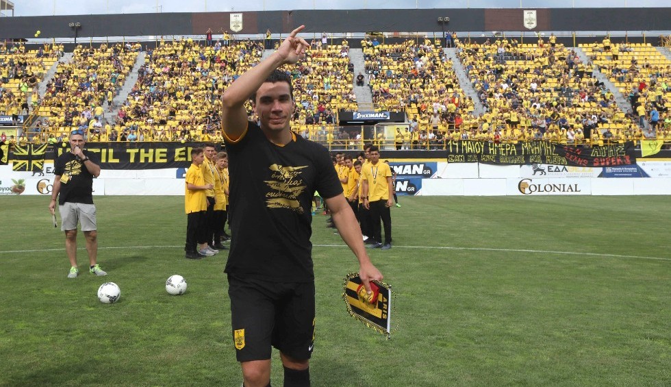 A generic square placeholder image with rounded corners in a figure.