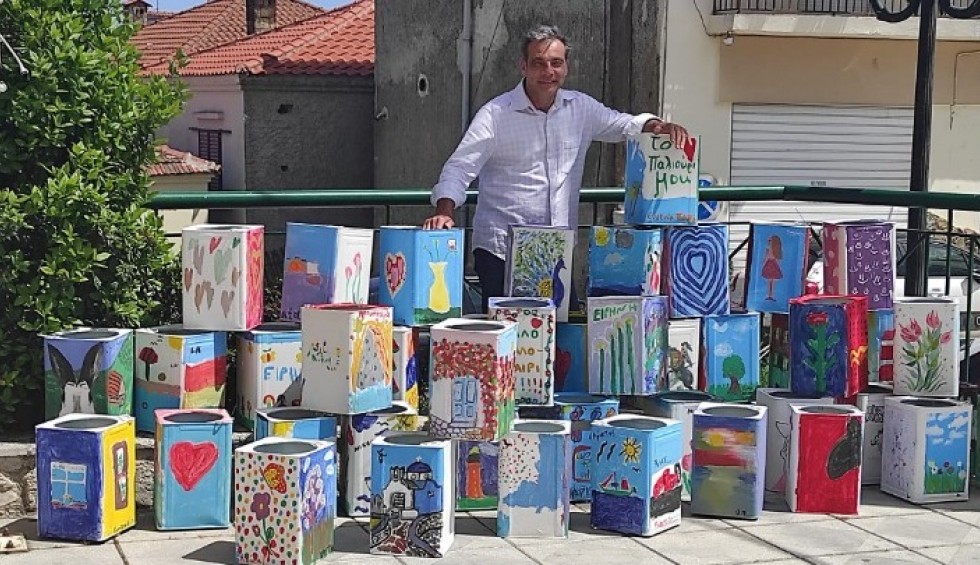 A generic square placeholder image with rounded corners in a figure.