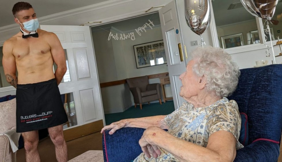 A generic square placeholder image with rounded corners in a figure.