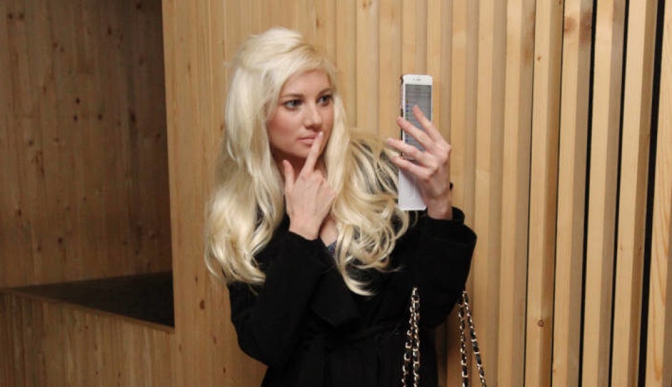 A generic square placeholder image with rounded corners in a figure.