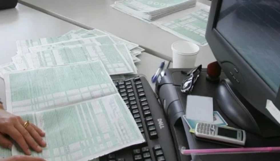 A generic square placeholder image with rounded corners in a figure.