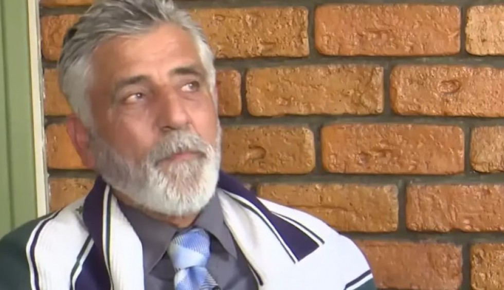 A generic square placeholder image with rounded corners in a figure.