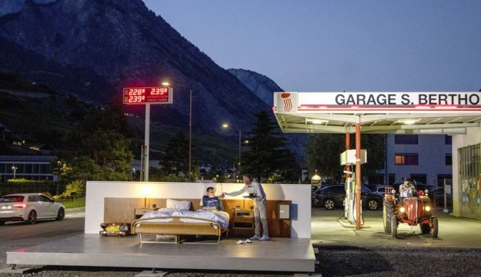 A generic square placeholder image with rounded corners in a figure.