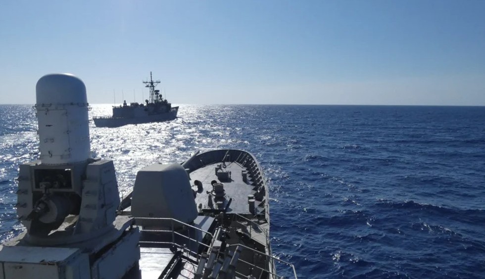 A generic square placeholder image with rounded corners in a figure.