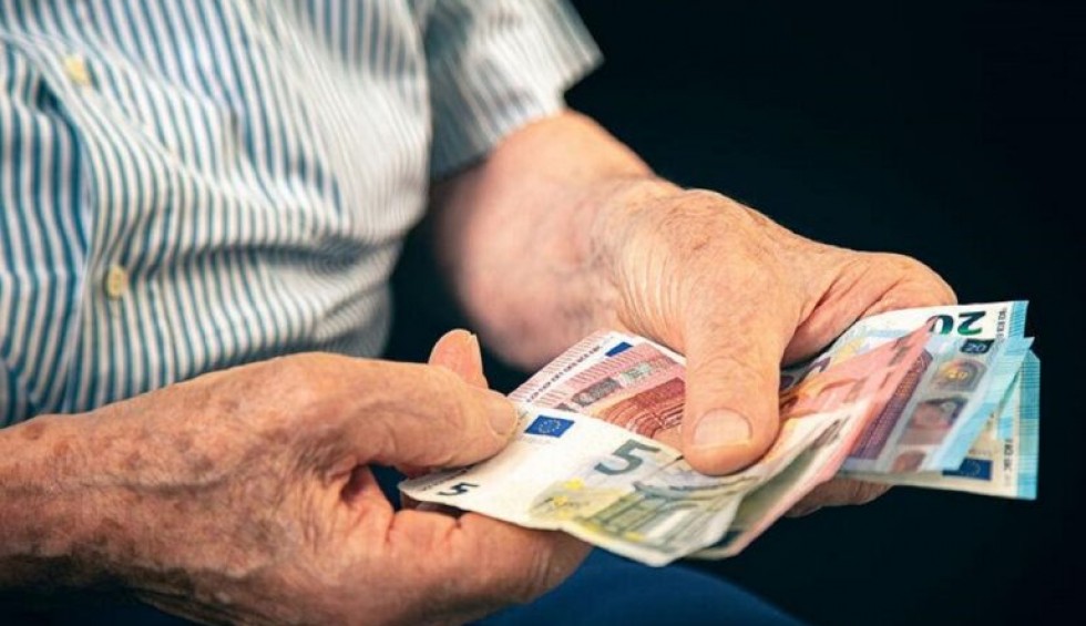 A generic square placeholder image with rounded corners in a figure.