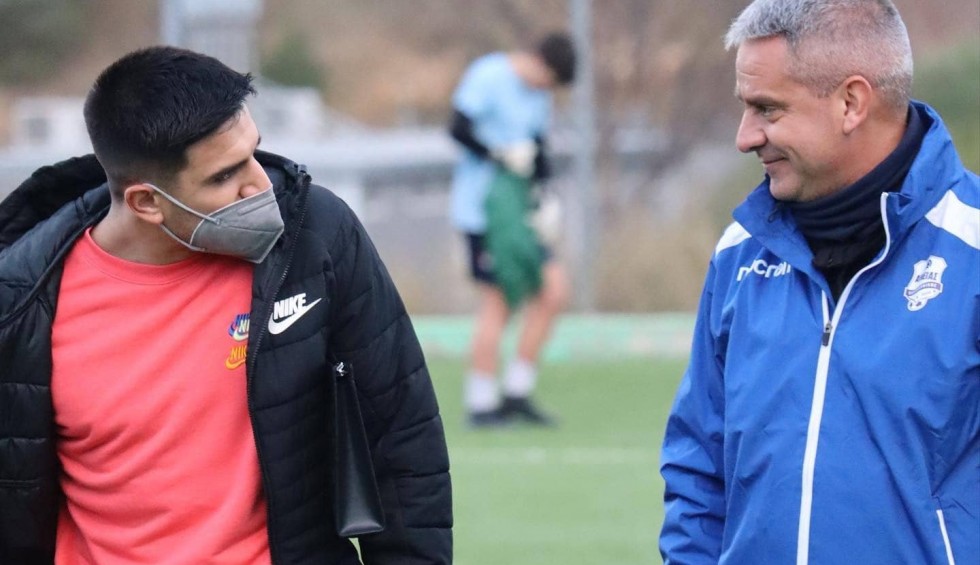 A generic square placeholder image with rounded corners in a figure.