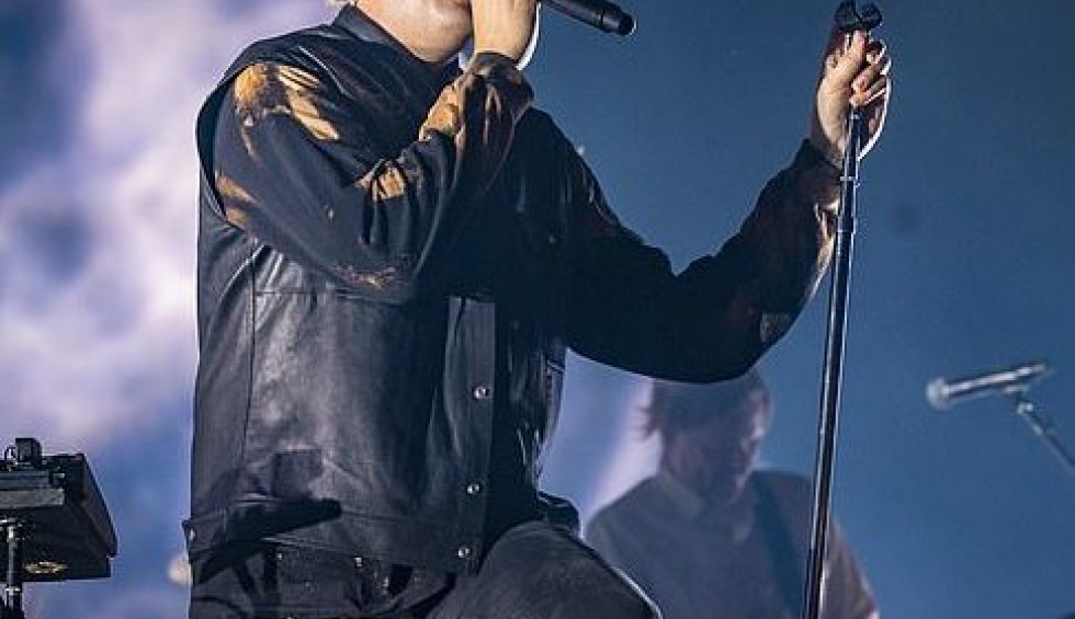 A generic square placeholder image with rounded corners in a figure.