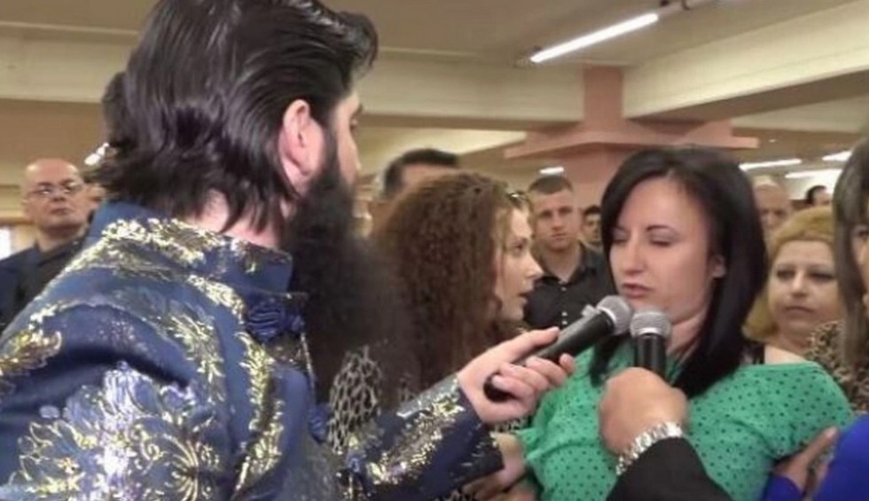 A generic square placeholder image with rounded corners in a figure.