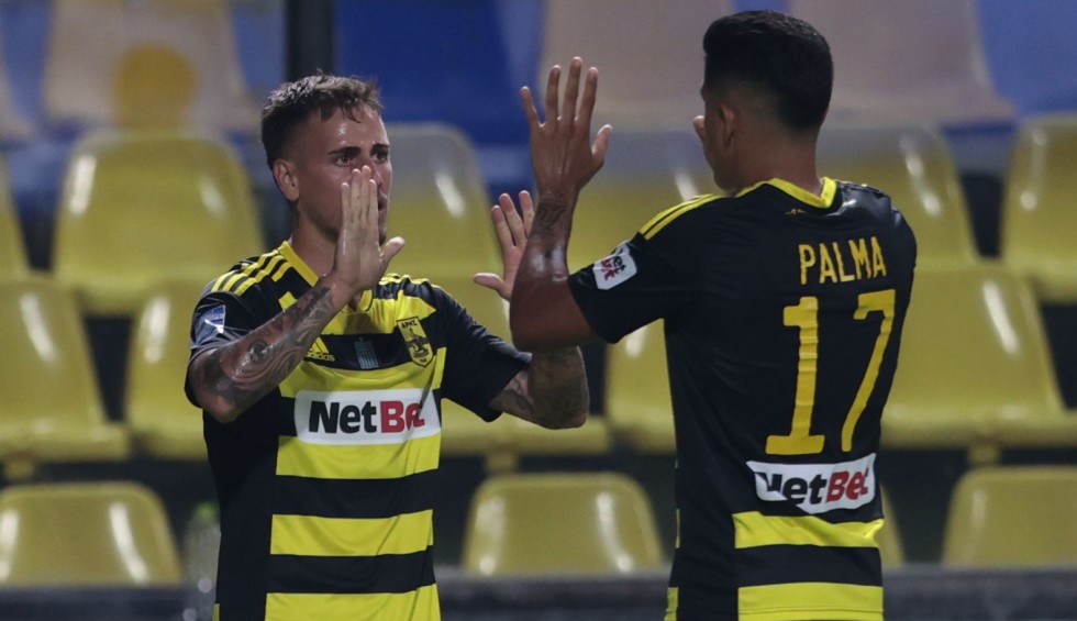 A generic square placeholder image with rounded corners in a figure.