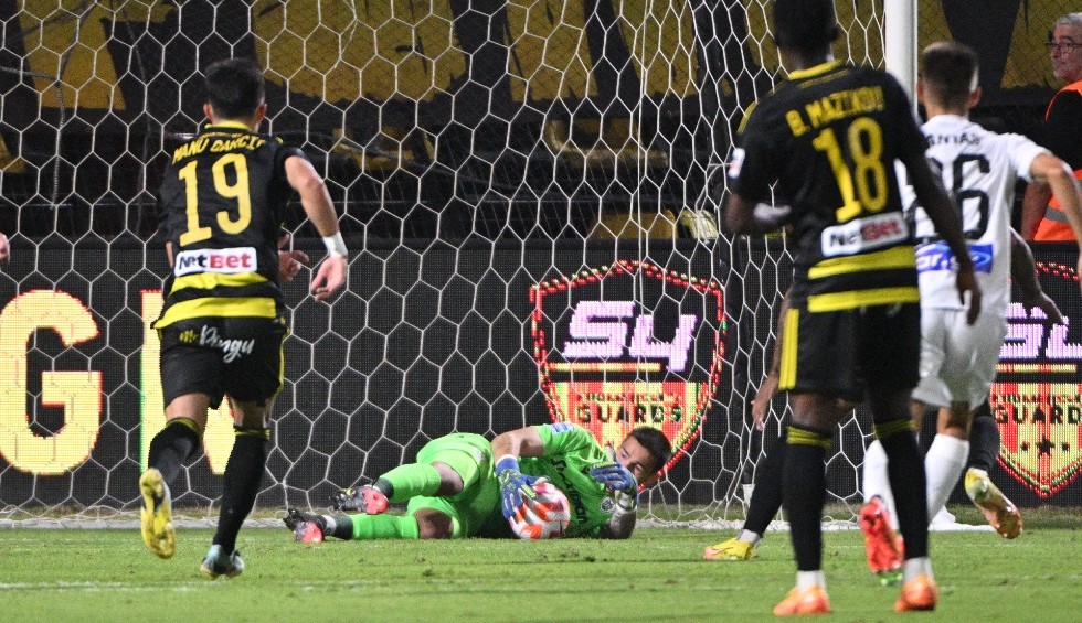 A generic square placeholder image with rounded corners in a figure.