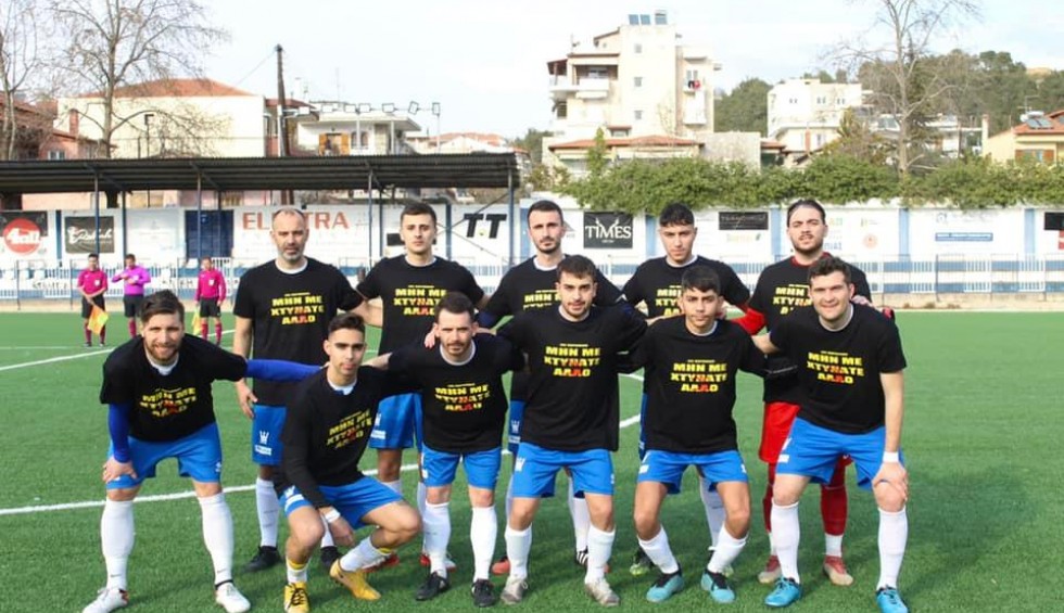 A generic square placeholder image with rounded corners in a figure.