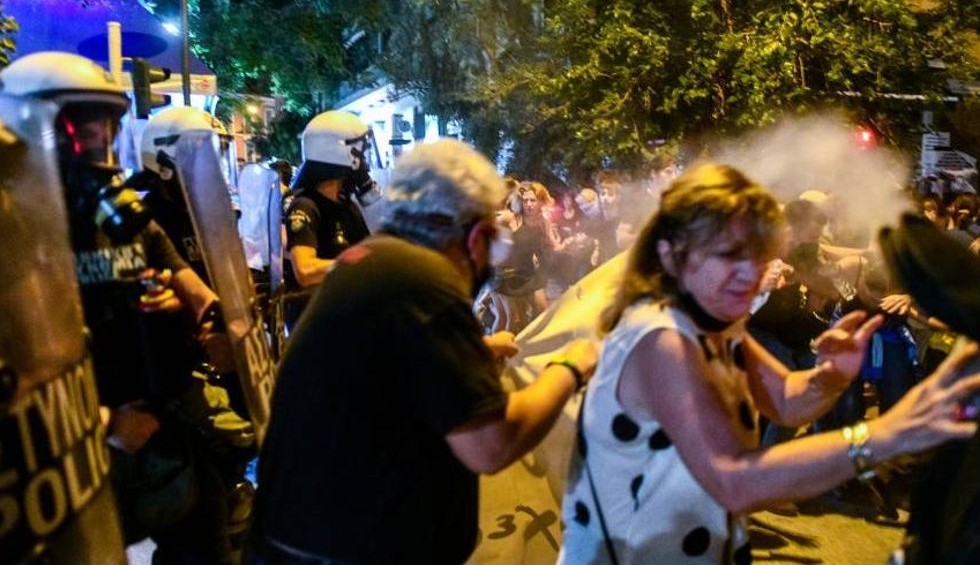 A generic square placeholder image with rounded corners in a figure.