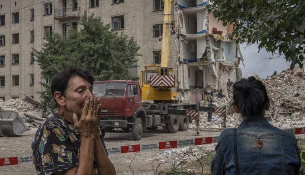 A generic square placeholder image with rounded corners in a figure.