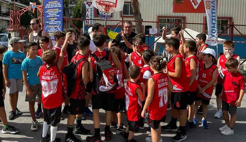 A generic square placeholder image with rounded corners in a figure.