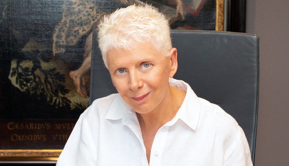 A generic square placeholder image with rounded corners in a figure.