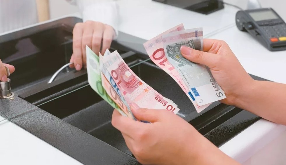 A generic square placeholder image with rounded corners in a figure.