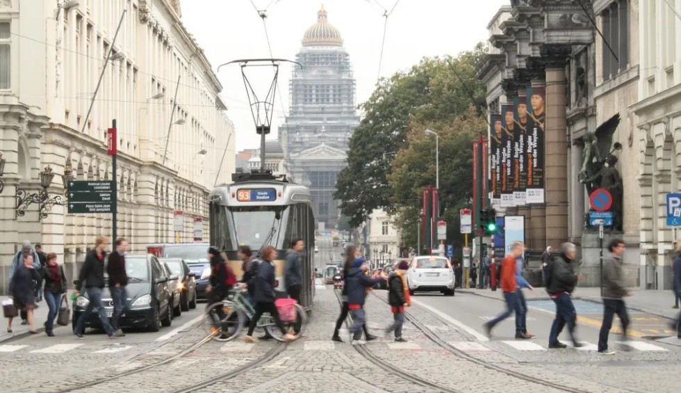 A generic square placeholder image with rounded corners in a figure.