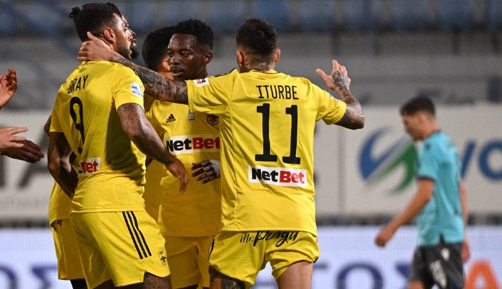 A generic square placeholder image with rounded corners in a figure.