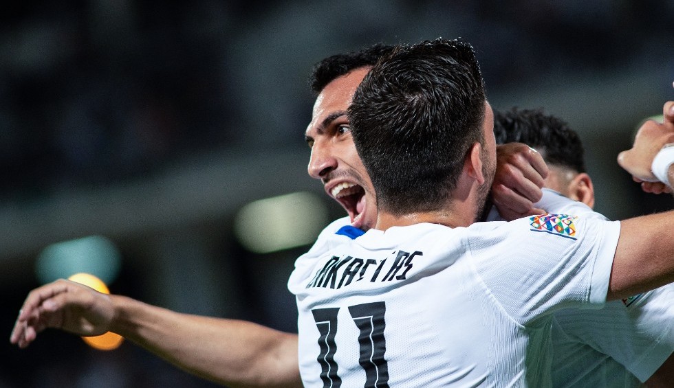 A generic square placeholder image with rounded corners in a figure.