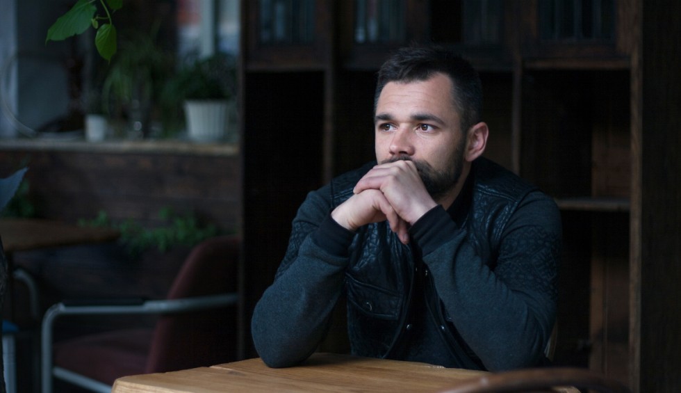 A generic square placeholder image with rounded corners in a figure.