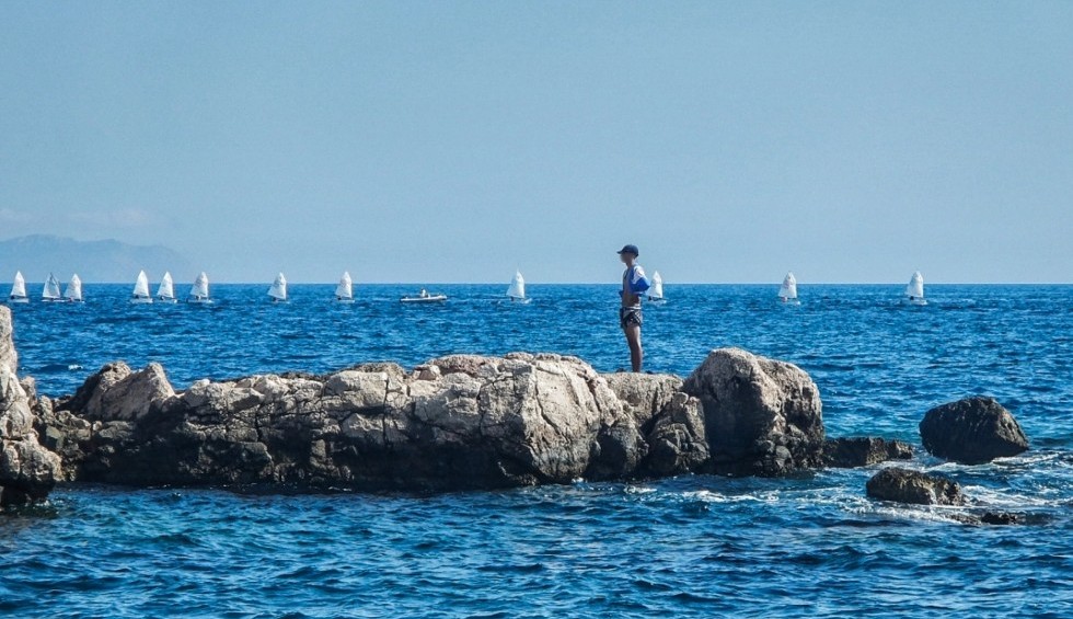 A generic square placeholder image with rounded corners in a figure.