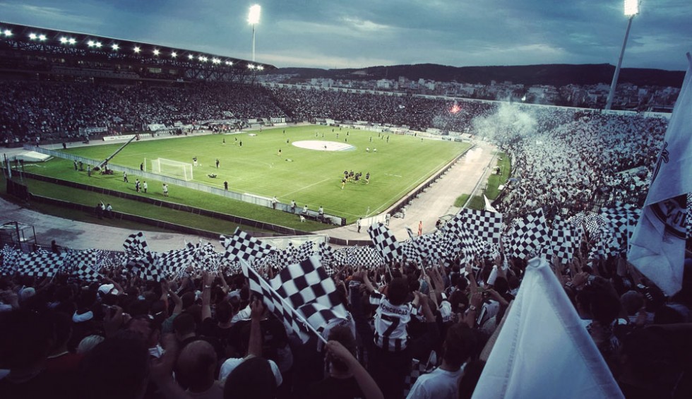 A generic square placeholder image with rounded corners in a figure.