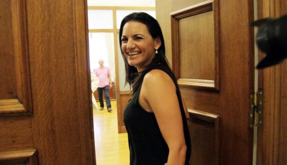 A generic square placeholder image with rounded corners in a figure.