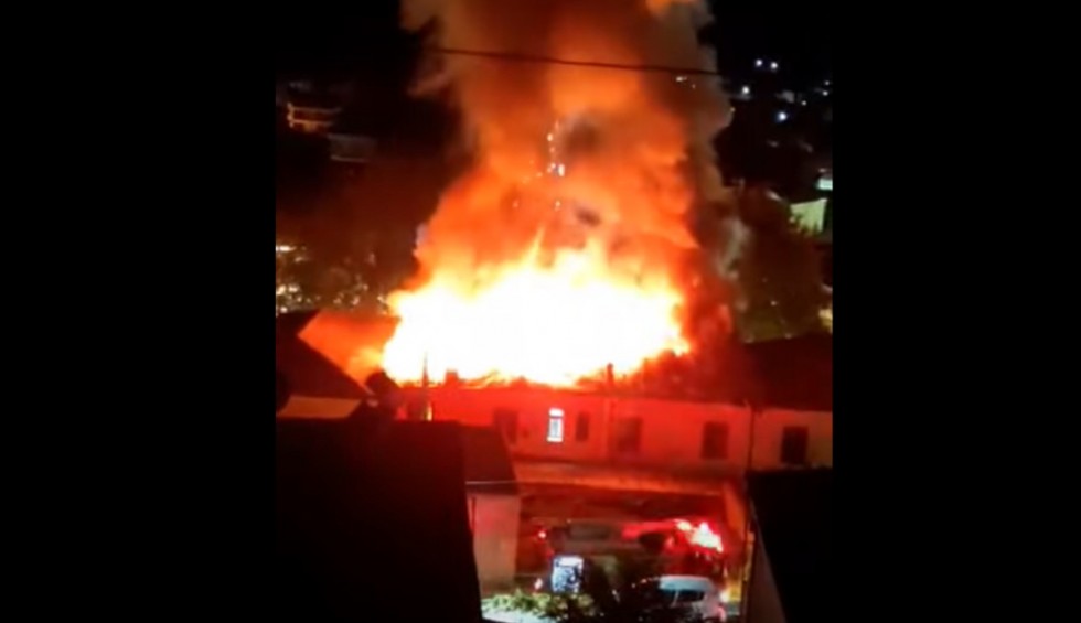 A generic square placeholder image with rounded corners in a figure.