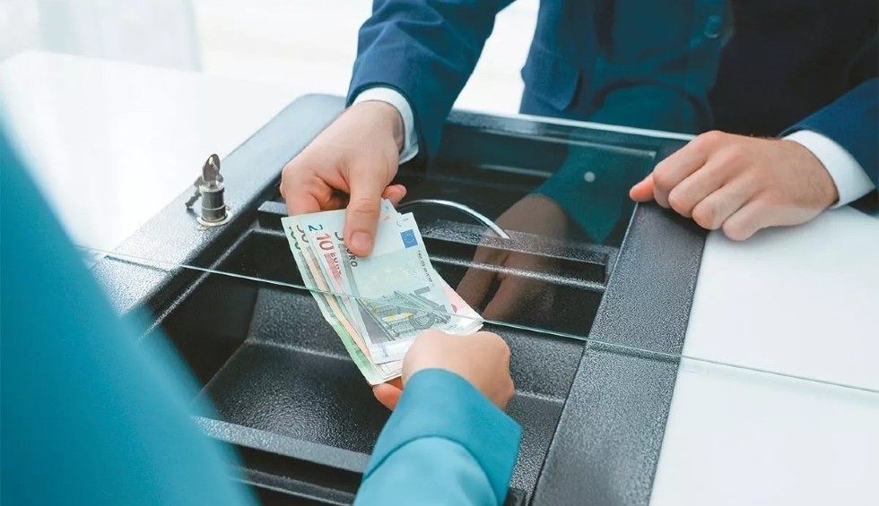 A generic square placeholder image with rounded corners in a figure.