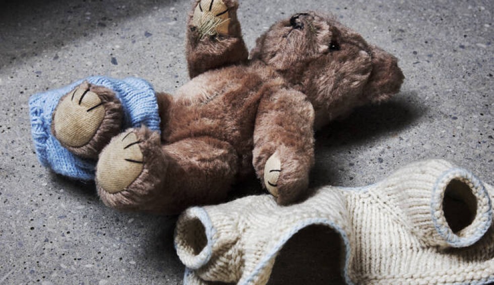 A generic square placeholder image with rounded corners in a figure.