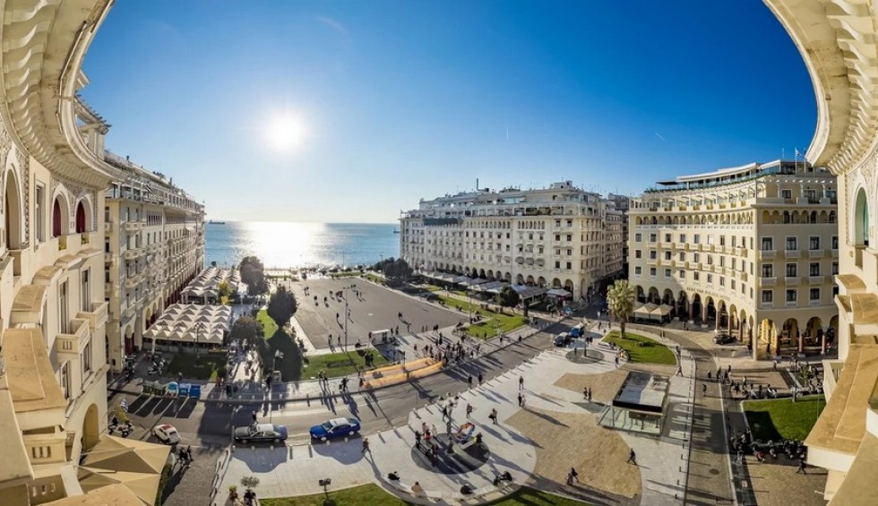 A generic square placeholder image with rounded corners in a figure.