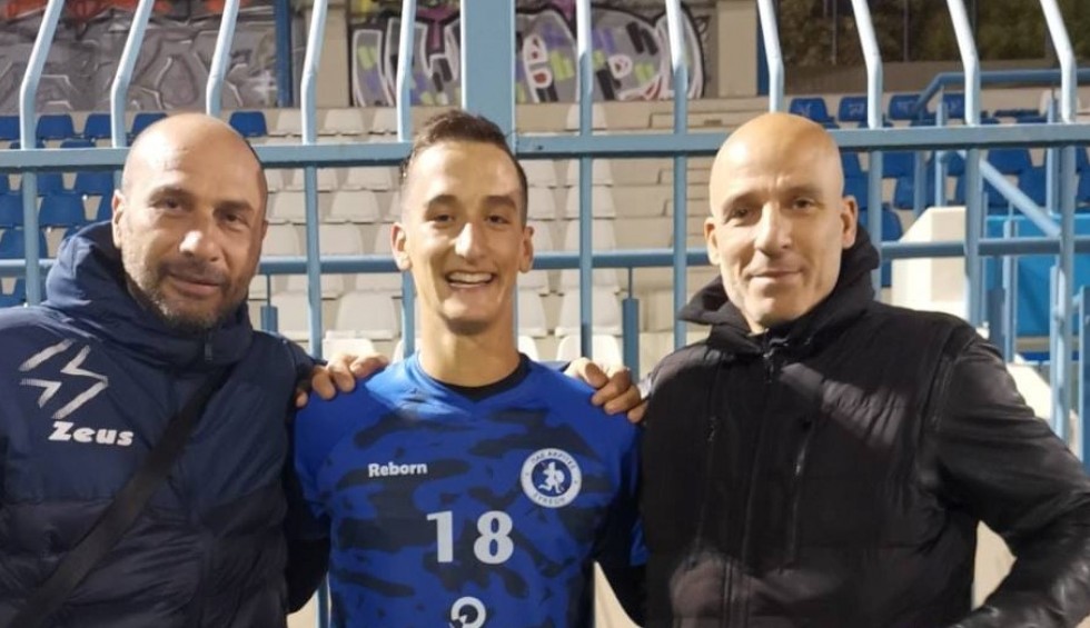 A generic square placeholder image with rounded corners in a figure.