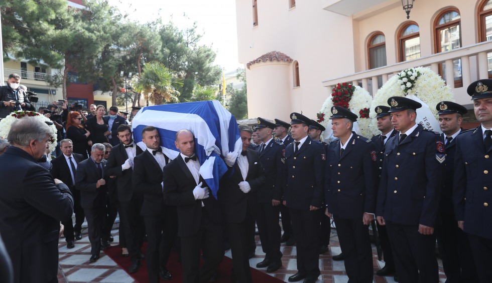 Ασύλληπτος θρήνος στη κηδεία του- «Αετέ μου, πώς θα το περάσω αυτό;» - «Αθάνατος» βροντοφώναξαν όσοι βρέθηκαν εκεί