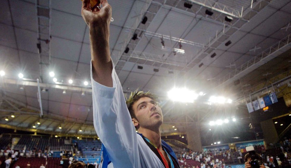 A generic square placeholder image with rounded corners in a figure.