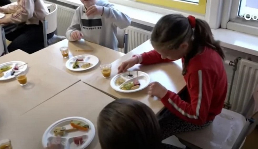 A generic square placeholder image with rounded corners in a figure.