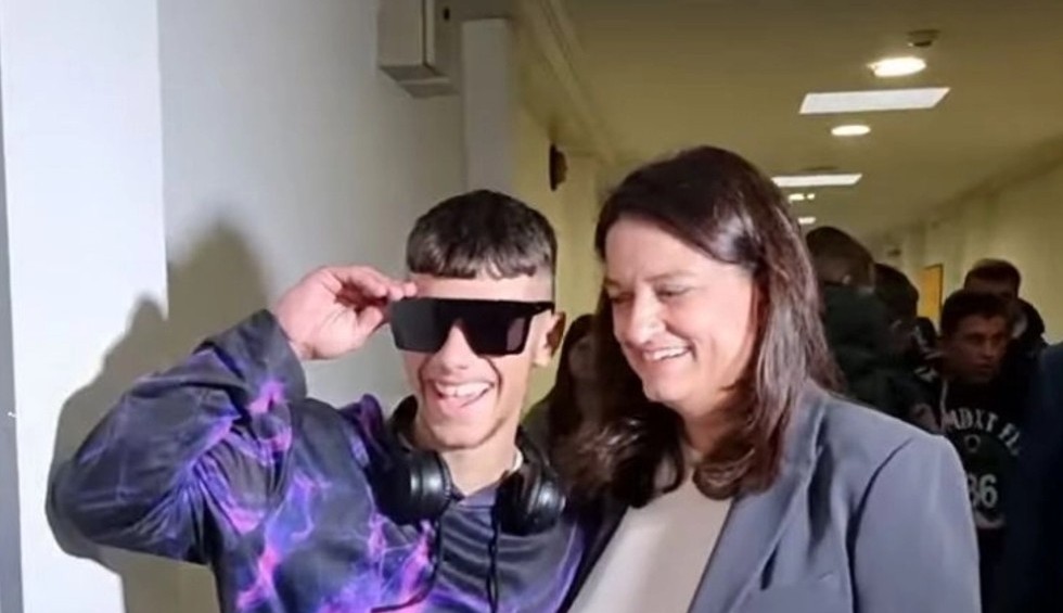 A generic square placeholder image with rounded corners in a figure.