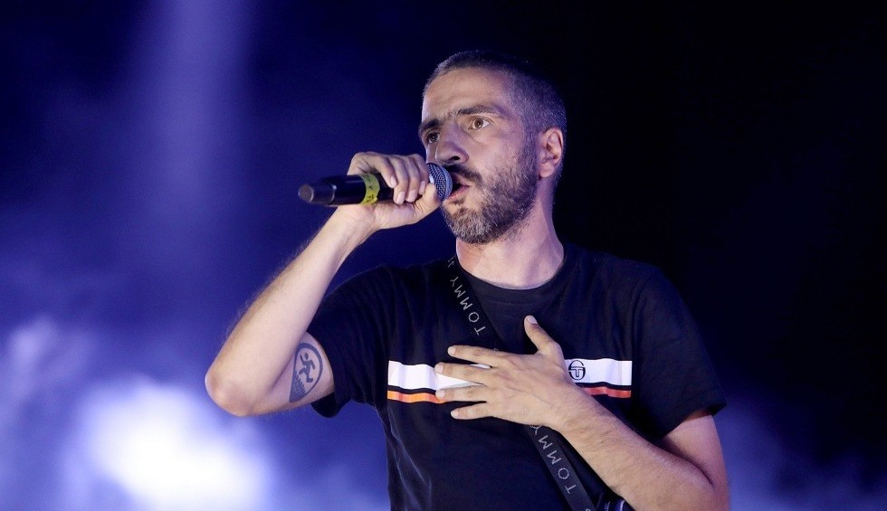 A generic square placeholder image with rounded corners in a figure.