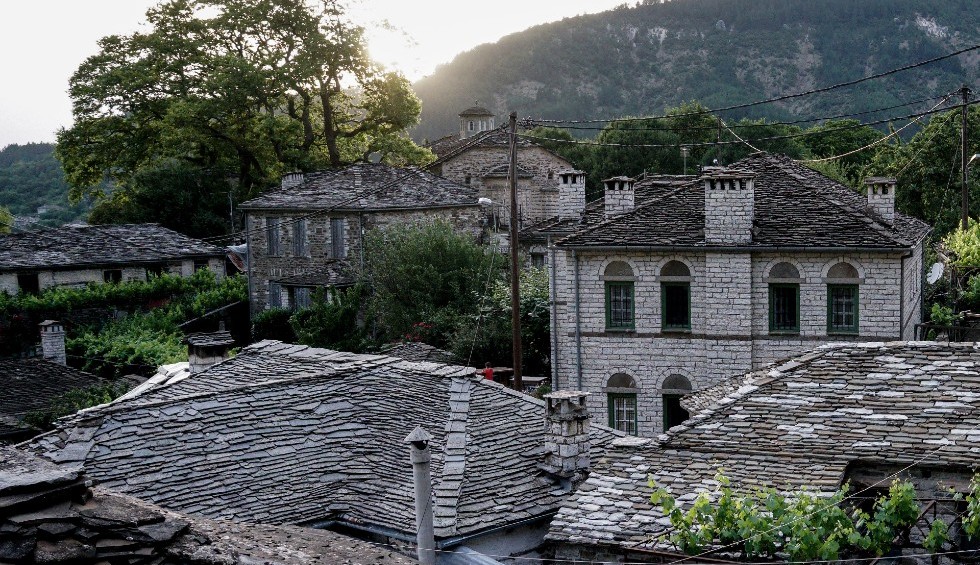 A generic square placeholder image with rounded corners in a figure.