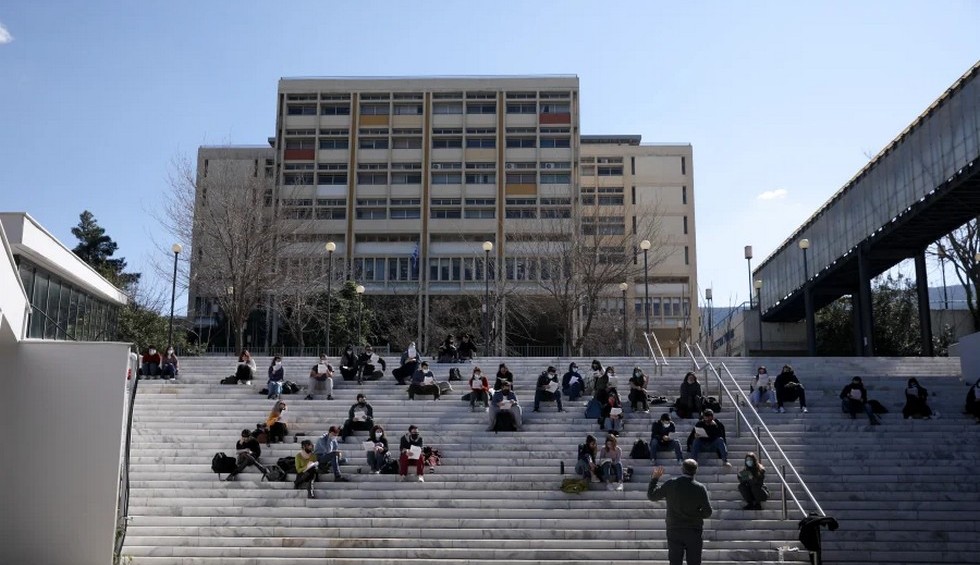 A generic square placeholder image with rounded corners in a figure.