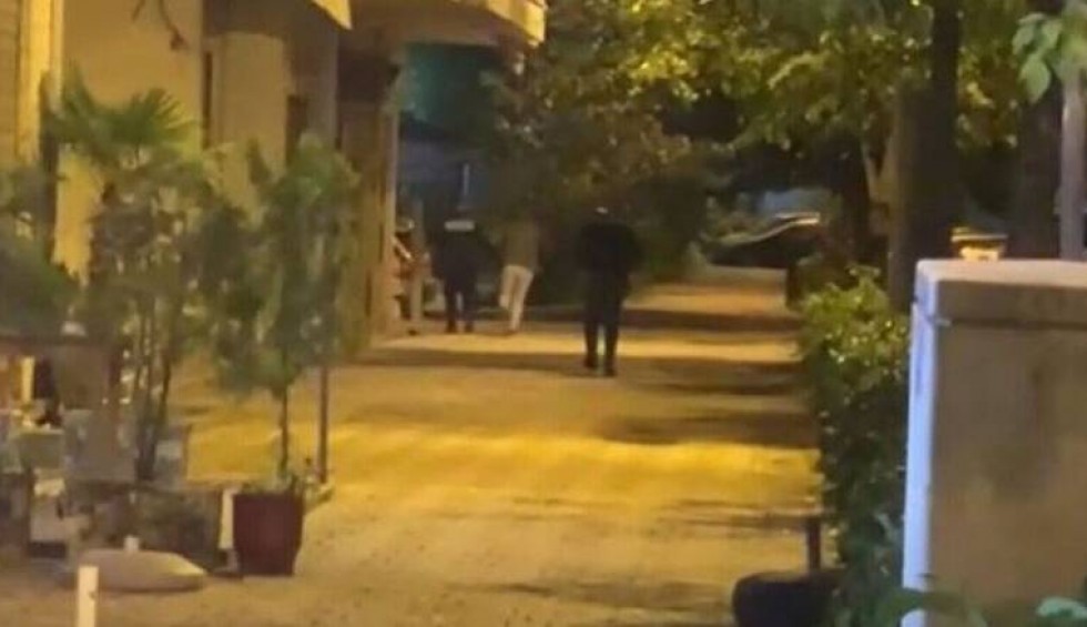 A generic square placeholder image with rounded corners in a figure.